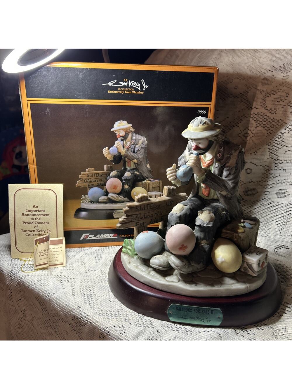 Emmett Kelly Jr Flambro "Balloons For Sale 2" #9866 w/base and box